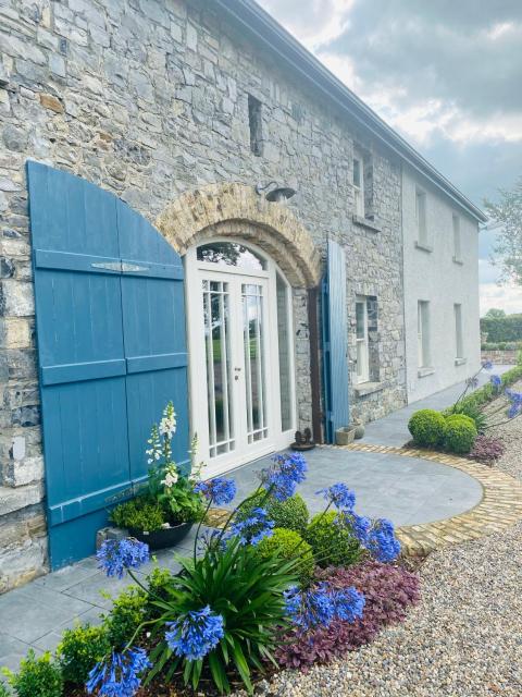 The Granary, Luxuriously Restored Barn on a Farm