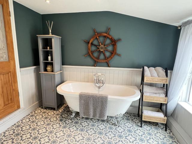 Refurbished Victorian Villa- Free Parking- Sleeps6