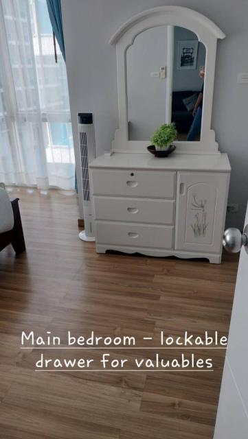Light, airy, pool views 2 bed 2 bath, free wifi, elect