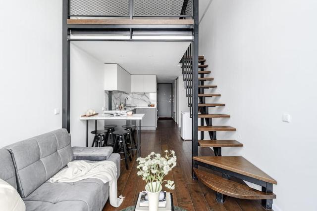 Stylish Loft, Steps to Downtown, Fast Wi-Fi