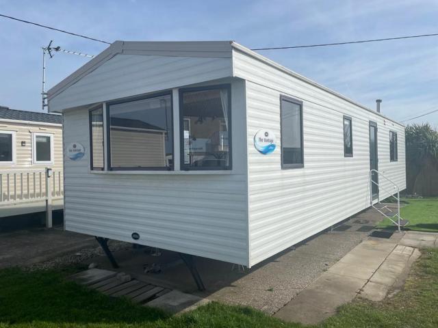 No. 1 Family Caravan at Golden Gate Holiday Centre, Sleeps 6