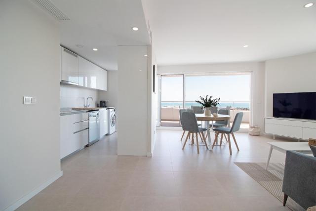 Moderno apartamento con vistas a la costa mediterranea en Gran Canet