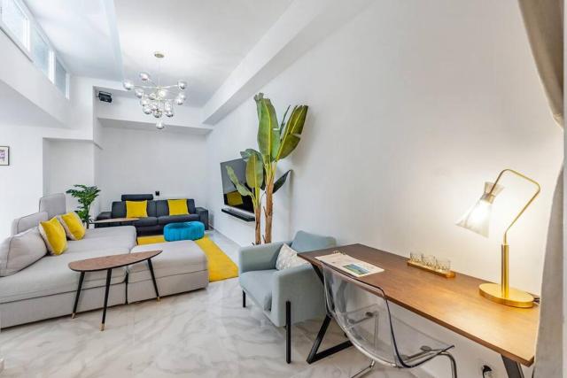 Urban style 3-bedroom apartment
