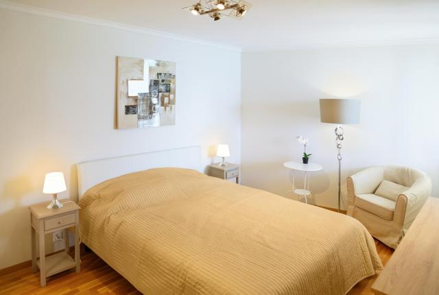 Lake View - Appt Central 2 Bedroom, 1 Bath