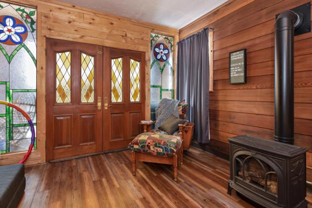 Wanderer Studio, AN OFF GRID MOUNTAIN Guest Studio With Fantastic Views