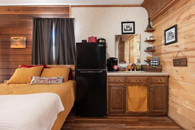 Wanderer Studio, AN OFF GRID MOUNTAIN Guest Studio With Fantastic Views