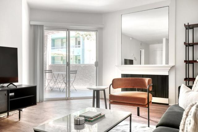 Pasadena 1BR w Gym Pool nr Colorado Ave LAX-860
