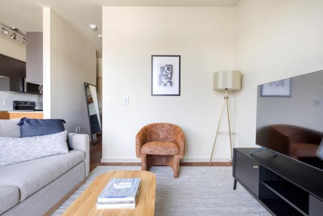 Redmond 1BR w Gym WD Courtyard nr buses SEA-351