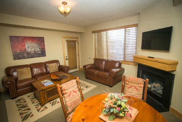 Silverado Lodge with Easy Pool Access Save 20% on 7 Nights!
