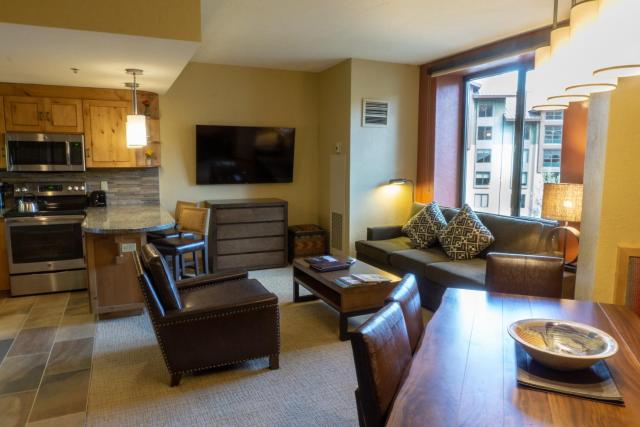 Studio Steps to Red Pine Gondola & Canyons Village Save 20% on 7 Nights!