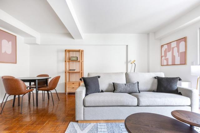 Chelsea 2BR w Gym nr Penn Sation MSG NYC-529
