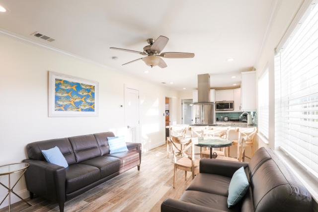 The GUAVA DUFF - Beautiful KW home with space to chill & lots of FREE PARKING!!