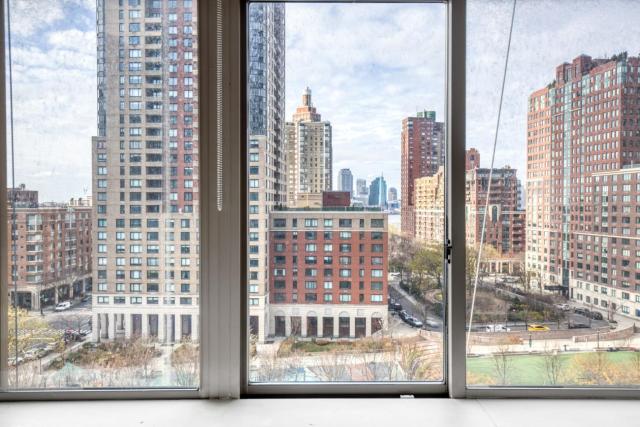 Bright FiDi Studio w Gym Doorman NYC-115