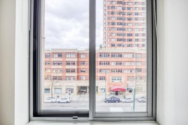 LIC 1BR w Doorman Gym Pool nr E River NYC-690