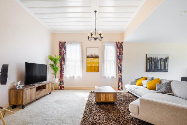 4Bed Spacious Villa in Chatswood