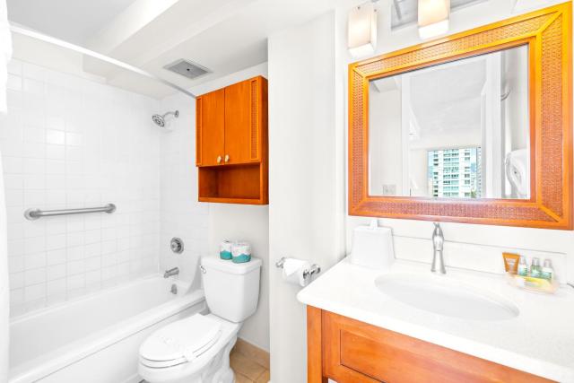 1BR with Great City Views, 3 mins to Waikiki Beach!