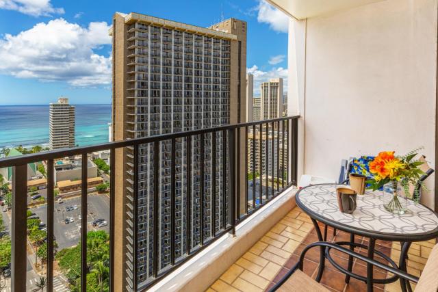 Stunning Ocean View Near Waikiki Beach with Parking