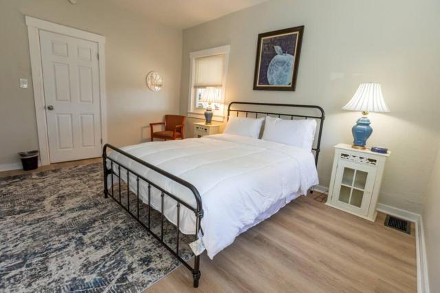 Updated & Comfy Bungalow with Parking Easy Access