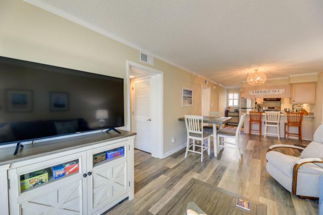 Emerald Isle Vacation Rental w/ Resort Pool!