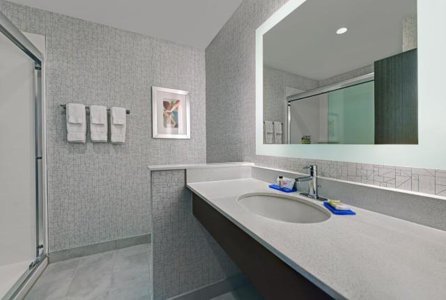 Holiday Inn Express & Suites Memorial – CityCentre by IHG