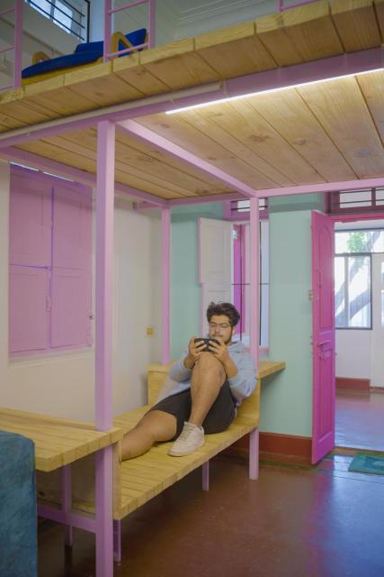 Rahees Bi Roambay - Backpacker Hostel