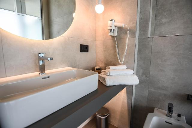Waldorf Suite Hotel