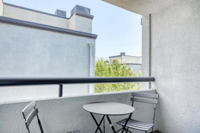 Burbank 2BR w BBQ Gym Pool nr TJ WF LAX-817