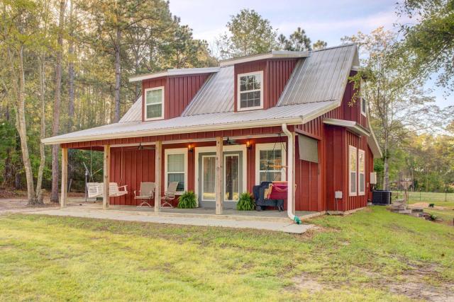 Georgia Farmhouse: Lake Access, Private Beach