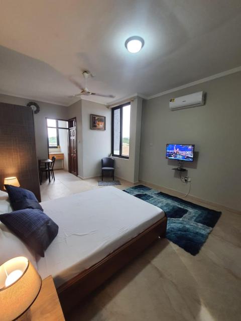 Spacious Short Stay Wi-Fi Fully Private Amenities Generator Own Kitchenette Oyibi in Greater Accra Holiday Let
