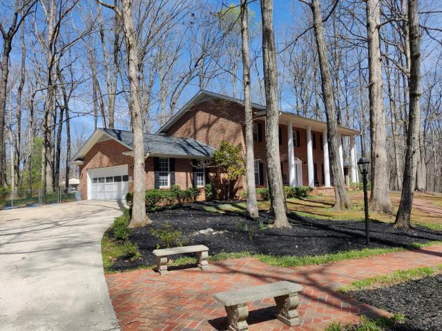Living Easley Manor - With Amazing Hot Tub!
