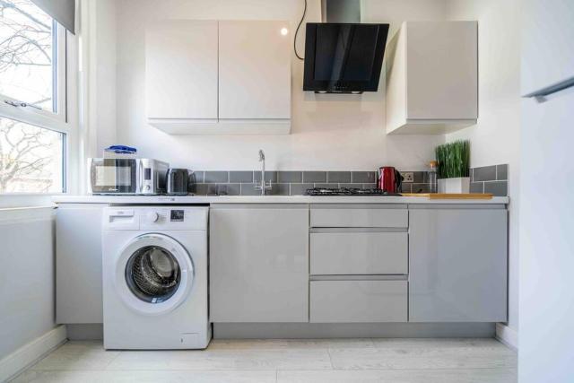 Modern flat in Moseley with Free Parking