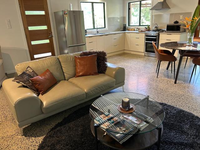 Studio@Mimburi. Eco-luxe studio and amazing views!