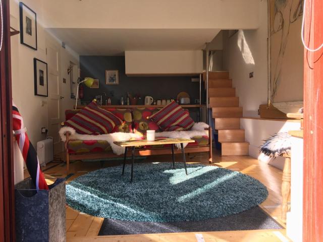 Unique Artists studio with a private garden.