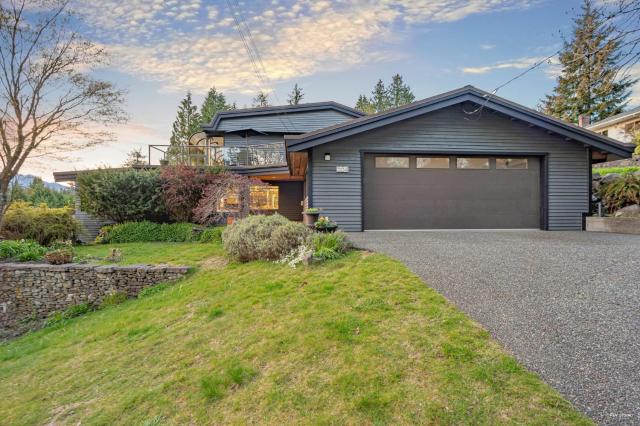 Grouse Cheerful large private bedroom, bath, shared deck, pool, hot tub