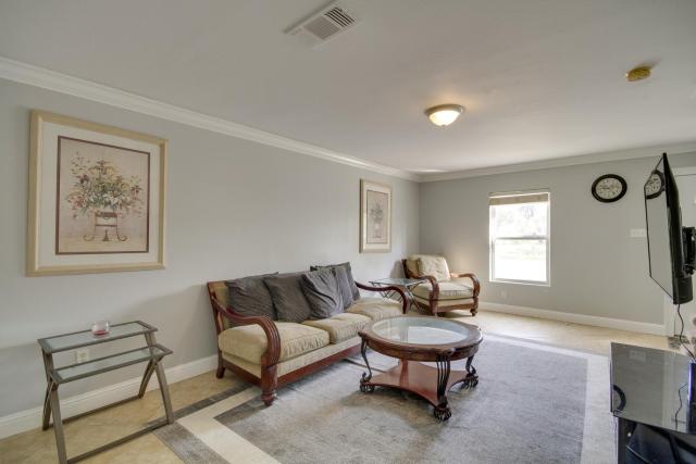 Gulfport Condo w/ Private Balcony - Walk to Beach!