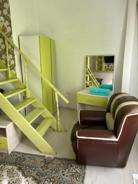 Anisa- Hostel