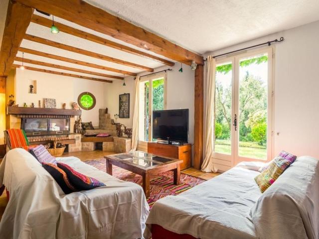 Adorable villa avec piscine nichée dans la pinède