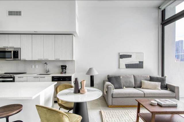 Wynwood 1br w gym pool lounge nr Midtown MIA-35