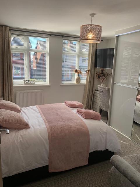 Kensington Luxury Apartment on Gated Development in Leafy edge of Chorley Town Centre