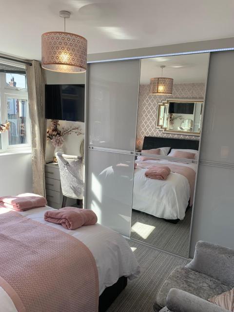 Kensington Luxury Apartment on Gated Development in Leafy edge of Chorley Town Centre