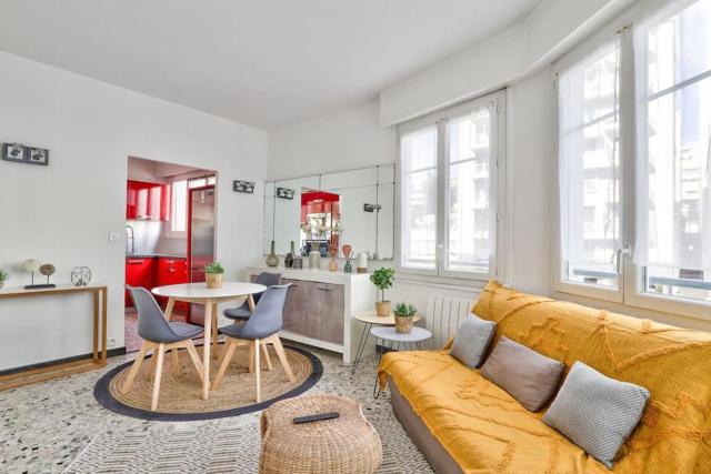 L29 Staywiz us - Lenval beach at 1min walk to Sea front AC Balcony