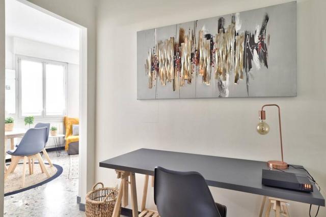 L29 Staywiz us - Lenval beach at 1min walk to Sea front AC Balcony