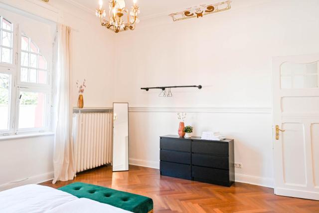 120qm Denkmal Apartment in Krefeld mit Stuck und Garten - BEUYS Apartments - Krefeld