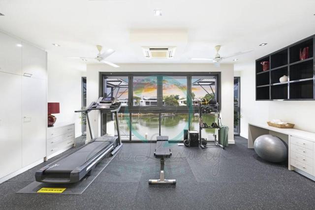 ZenLux: 4BR Bayview Mansion Infinity Pool + Cinema