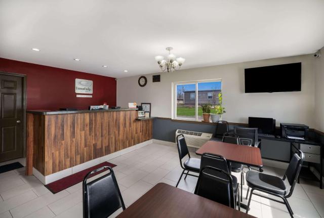 Econo Lodge Inn & Suites Canandaigua - Finger Lakes Area