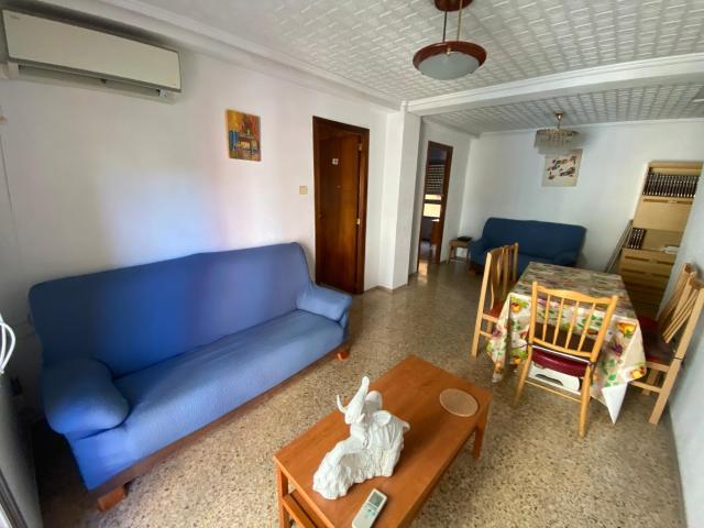 FLAT FAMILY NEAR BEACH GARDEN CENTER AND METRO