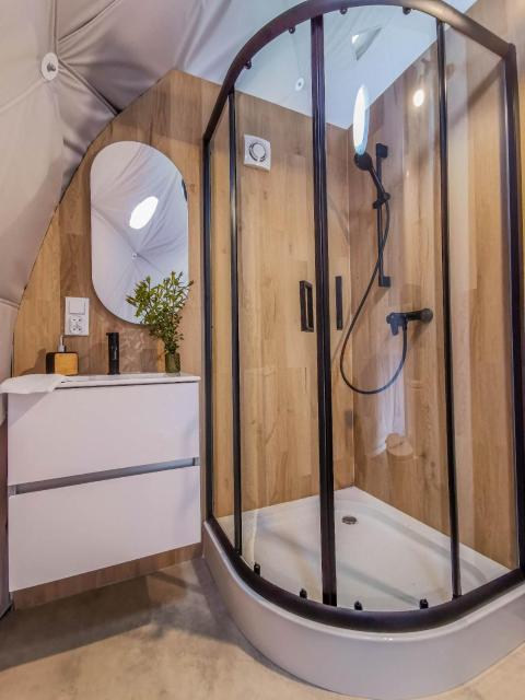Glamping Biała Czapla z balią nad jeziorem czorsztyńskim