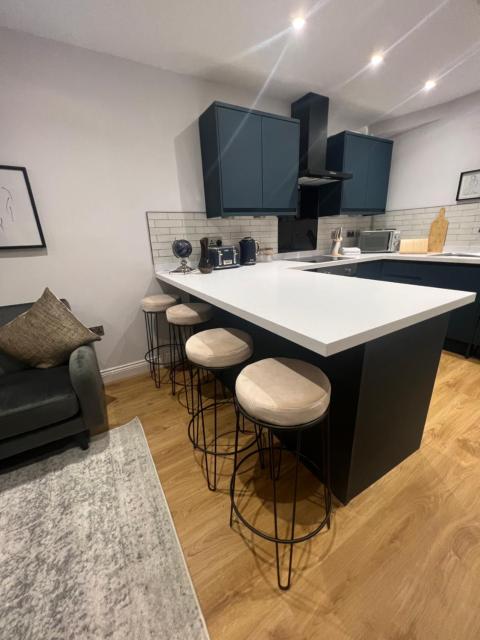 Gorgeous Newly Renovated 2 Double Bed Flat