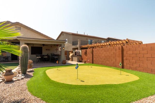 Oasis Villa With Pool, Putting Green & Pool Table