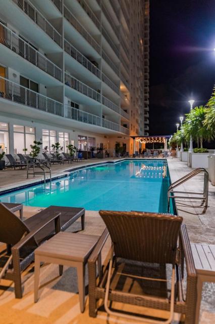 Studios in Brickell with Pool, Gym, free parking and Game Room